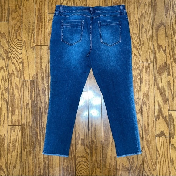 Libby Edelman Blue Two-Tone Cropped Frayed Hem Jeans Size 16 - Picture 4 of 9